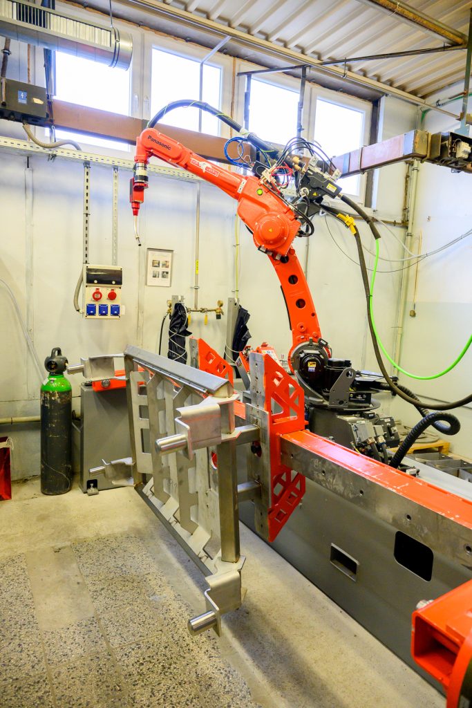 Zavedenie robotizácie výroby v spoločnosti STROJSROS