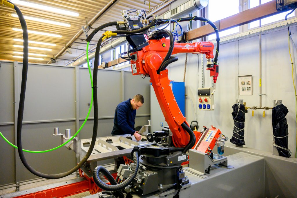 Zavedenie robotizácie výroby v spoločnosti STROJSROS